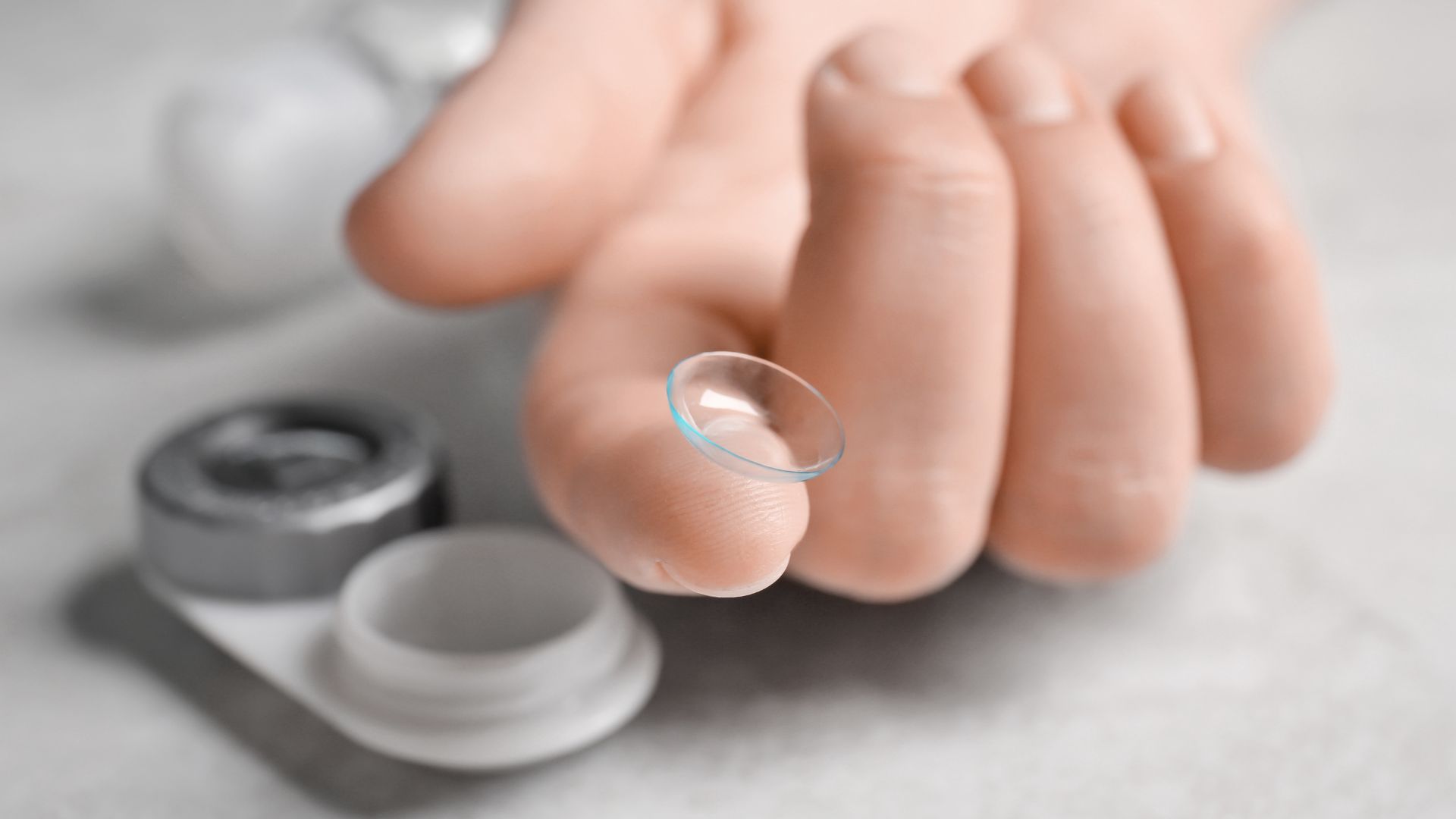 子どもの目は誕生してから成長します