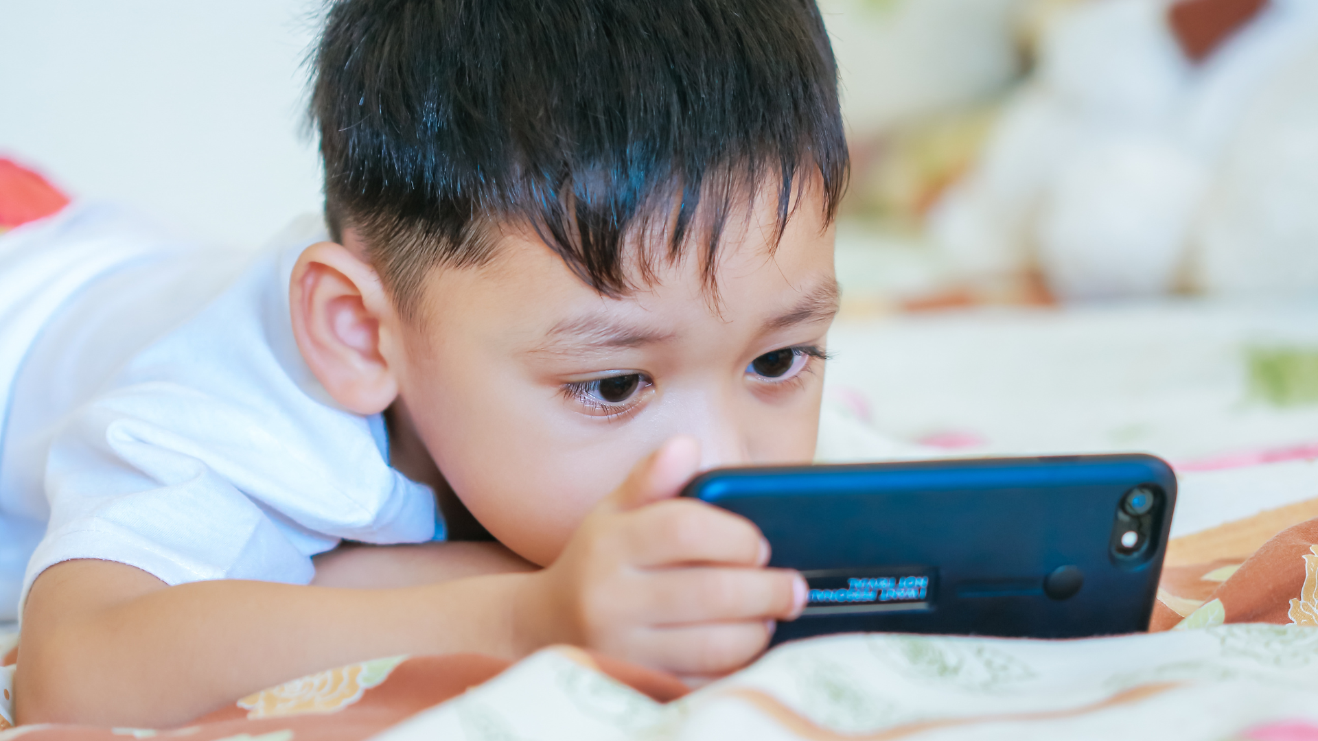 子どもの目は誕生してから成長します